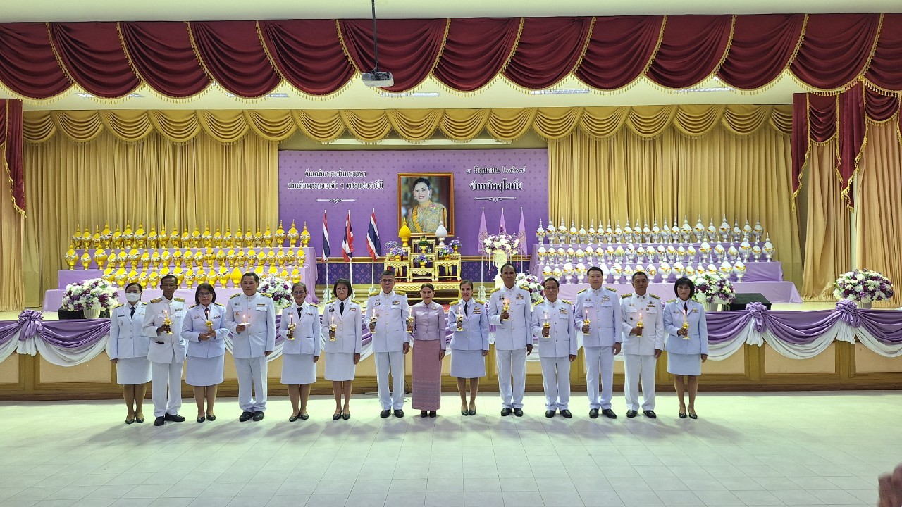 เข้าร่วมพิธีจุดเทียนถวายพระพรชัยมงคล เนื่องในโอกาสวันเฉลิมพระชนมพรรษา สมเด็จพระนางเจ้าสุทิดา พัชรสุธาพิมลลักษณ พระบรมราชินี 3